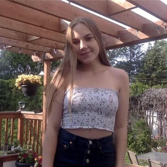 Meet your Posher, Olivia - Picture 1 of 1